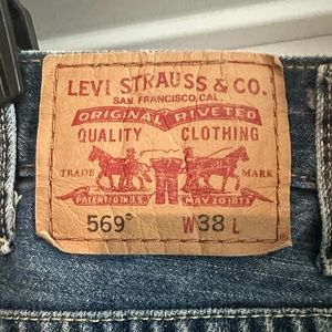 Levi 569 Loose Straight Jorts.